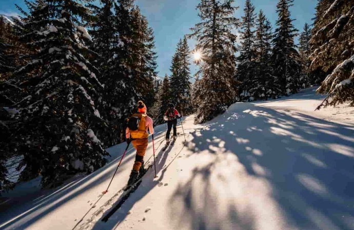 Skitour - Przekonaj znajomych do spróbowania jazdy na nartach poza stokiem i bawcie się wśród gór!
